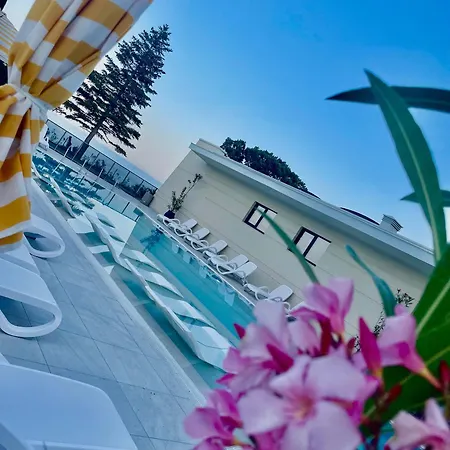 Апартаменти Modern In Skyline - Sea View, Spa&parking By Flat Manаger